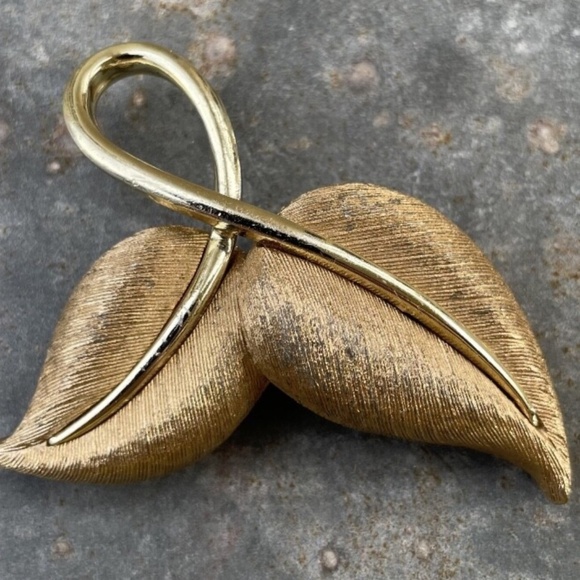 Jewelry - Marboux signed vintage gold tone Leaves Brooch